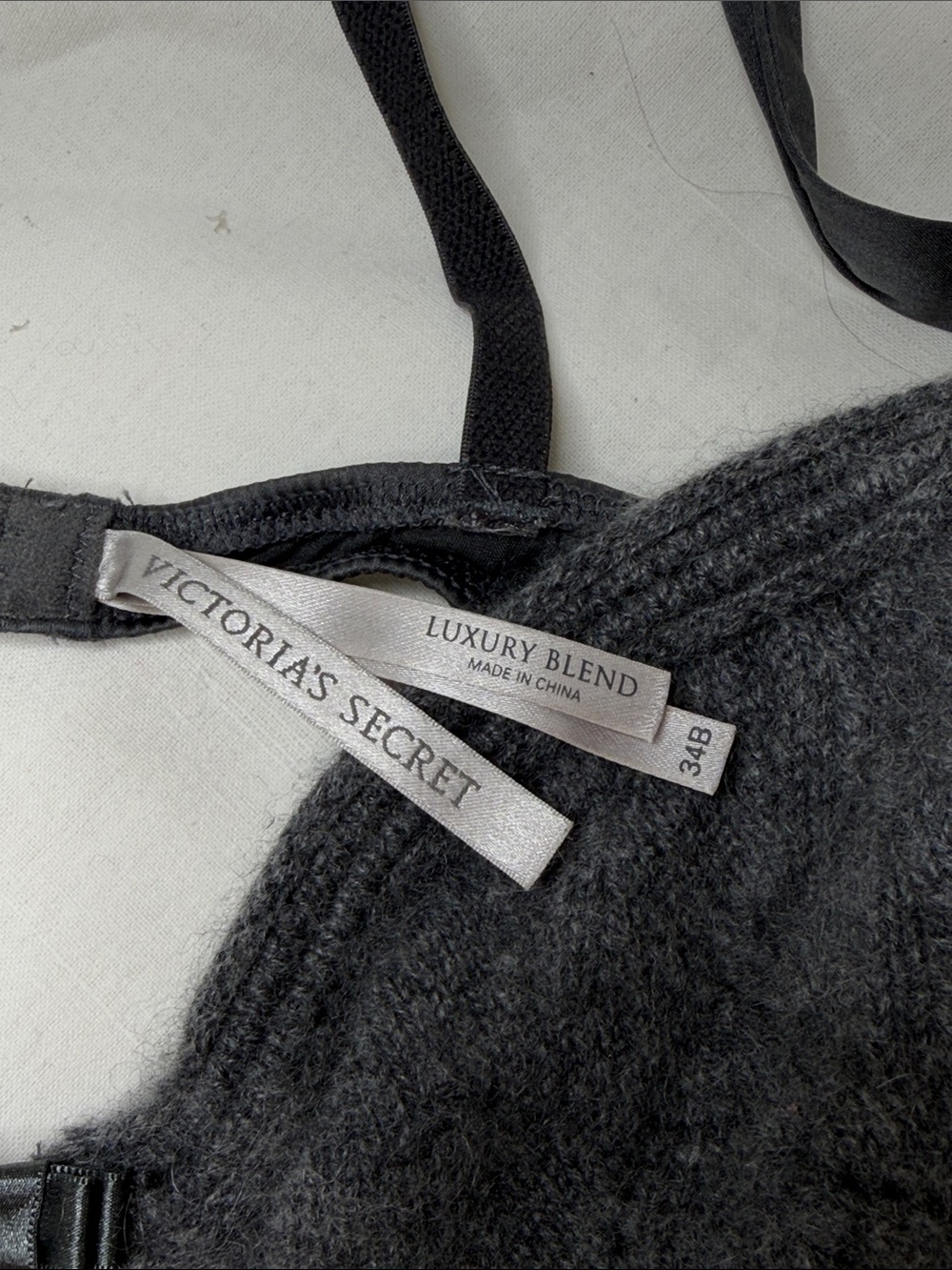 Victorias Secret ‘Luxury Blend’ Cashmere & Silk Bra Size 34B - Picture 2 of 4